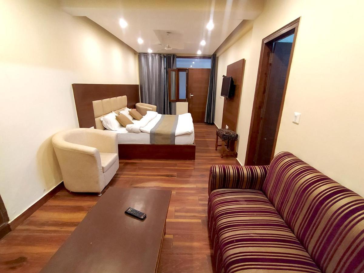 Hotel Samrat, Массури Экстерьер фото