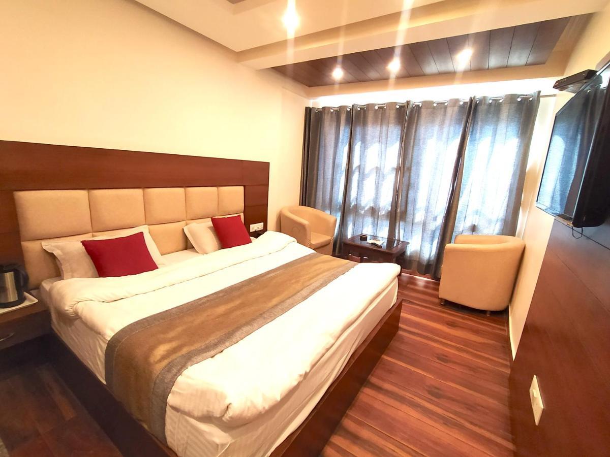 Hotel Samrat, Массури Экстерьер фото