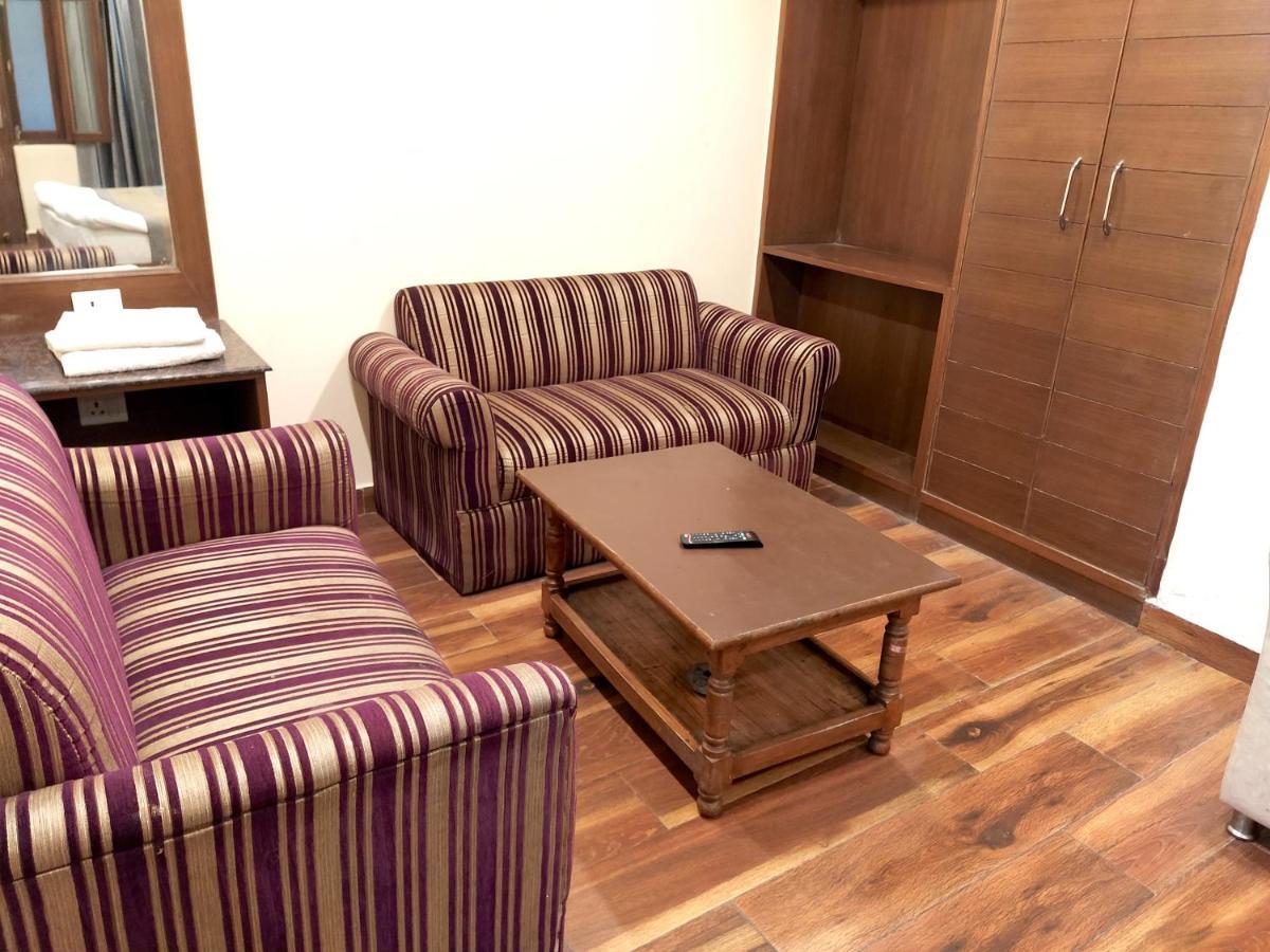 Hotel Samrat, Массури Экстерьер фото
