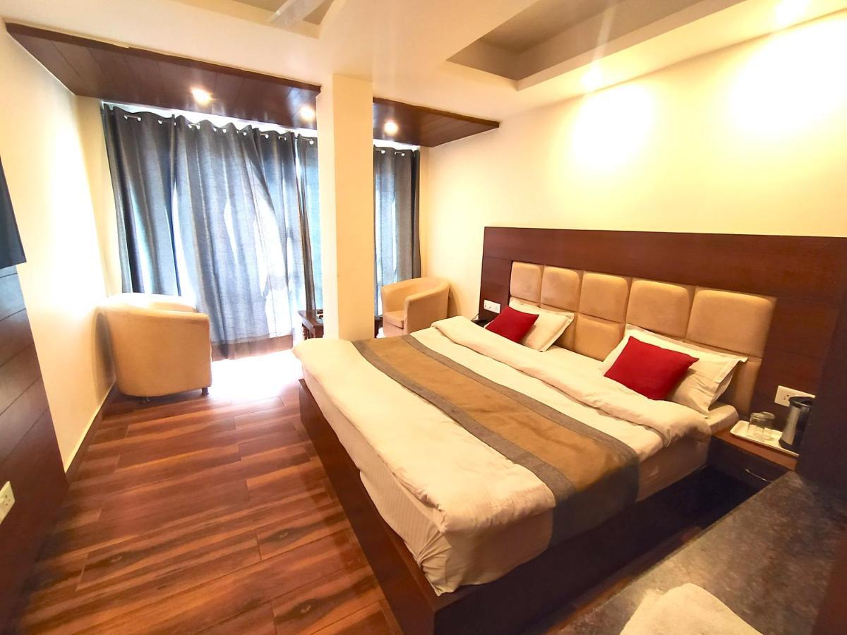 Hotel Samrat, Массури Экстерьер фото