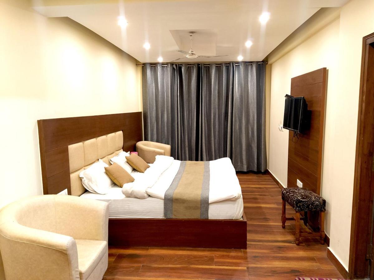 Hotel Samrat, Массури Экстерьер фото