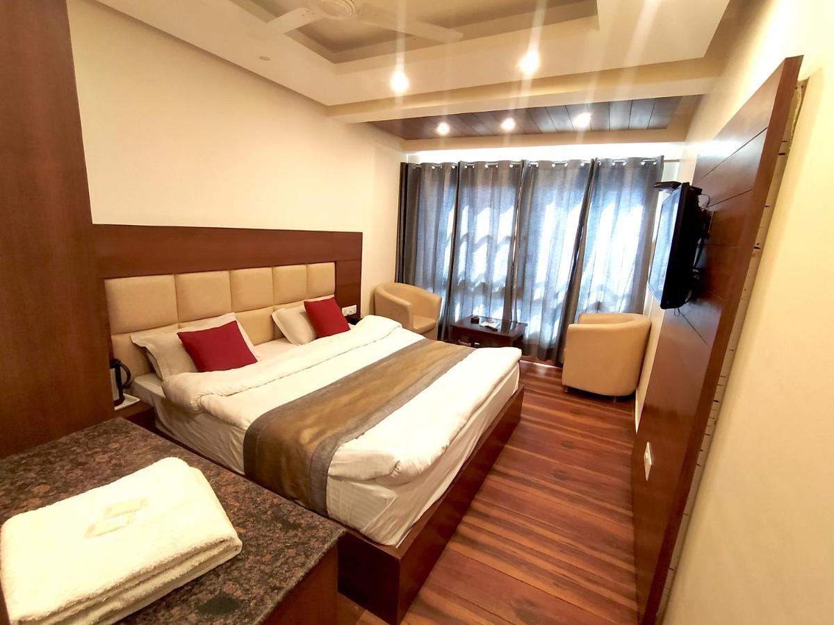 Hotel Samrat, Массури Экстерьер фото