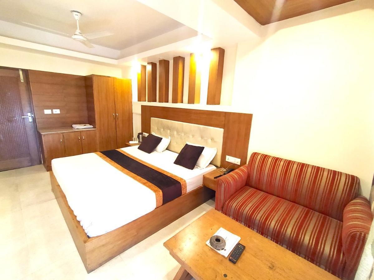 Hotel Samrat, Массури Экстерьер фото