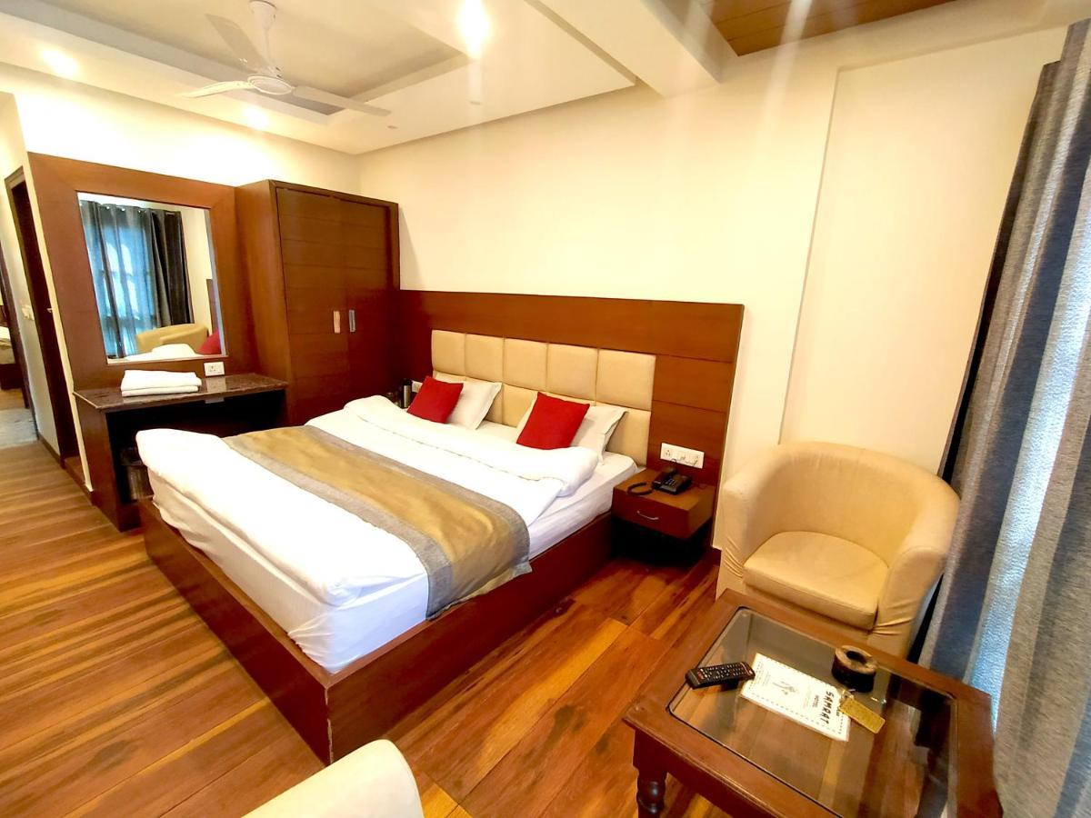 Hotel Samrat, Массури Экстерьер фото