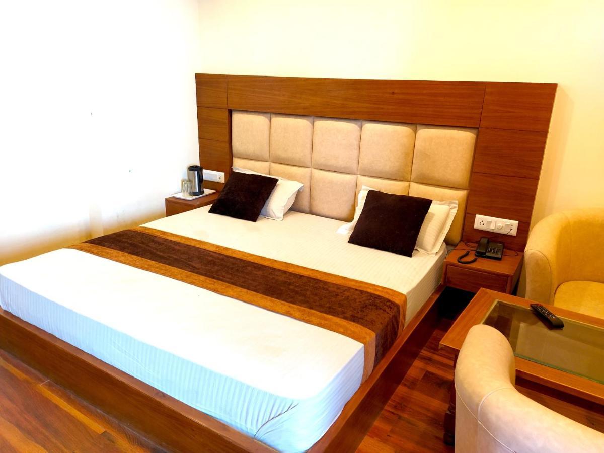 Hotel Samrat, Массури Экстерьер фото