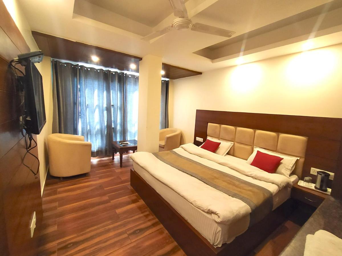 Hotel Samrat, Массури Экстерьер фото