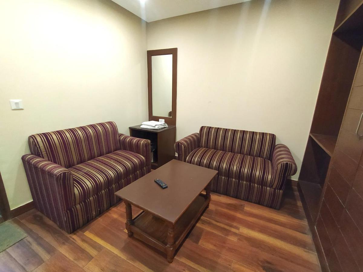 Hotel Samrat, Массури Экстерьер фото
