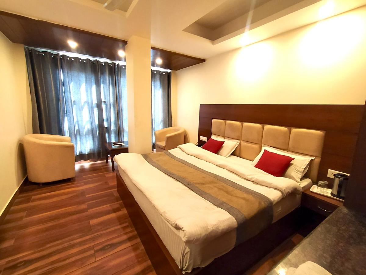 Hotel Samrat, Массури Экстерьер фото
