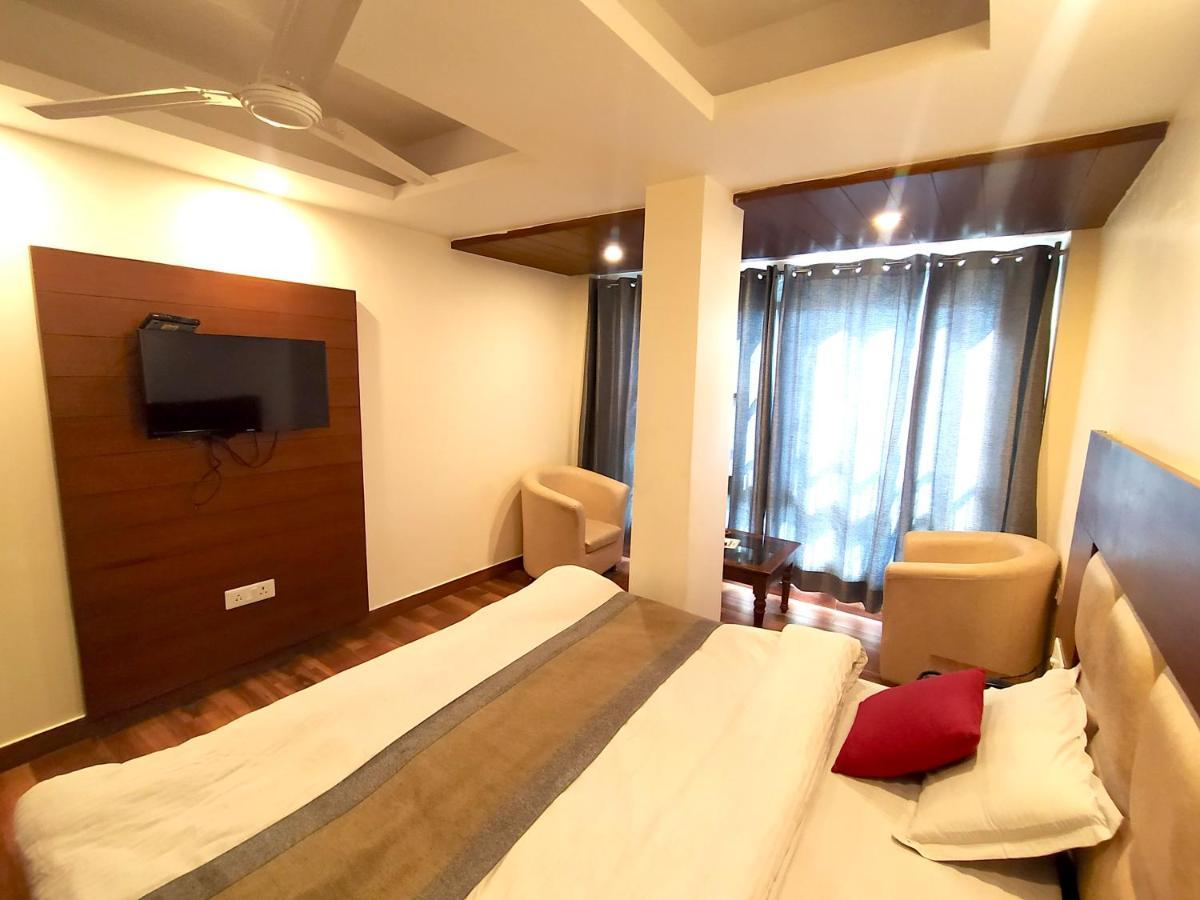 Hotel Samrat, Массури Экстерьер фото